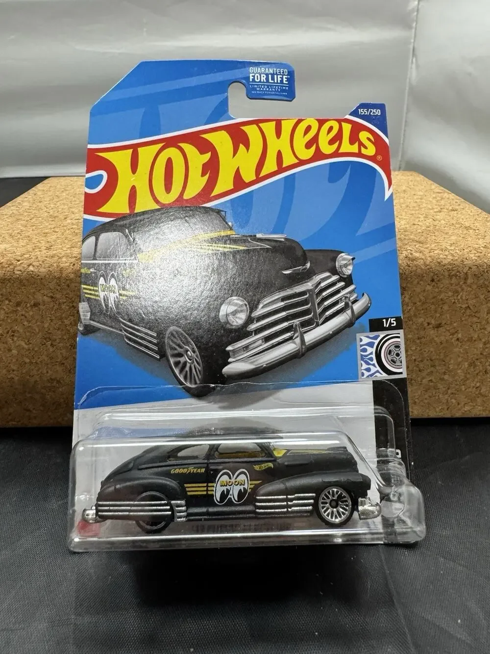 Hot Wheels Black Moon Eyes '47 Chevy Fleetline 155/250 Rod Squad 1/5 HCX50 1:64